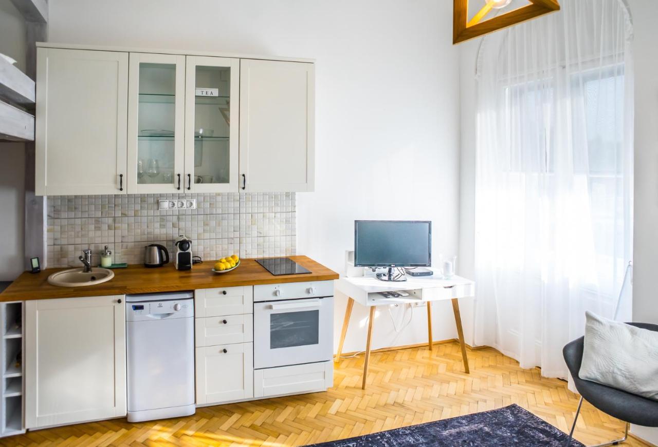Ybl Apartment City Center セーケシュフェヘールヴァール エクステリア 写真